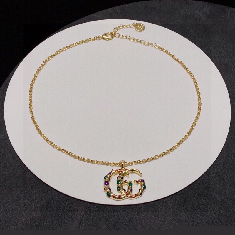 G*u*i necklaces